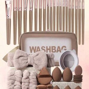Elegant Makeup Brush Set with Washbag - Brown